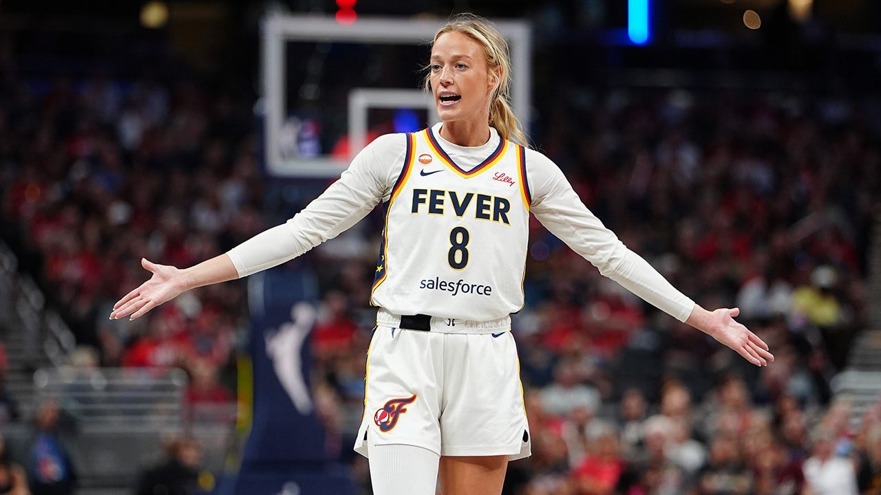 You are currently viewing Sophie Cunningham’s former teammate appears to fully endorse DiJonai Carrington’s flagrant foul on Fever star