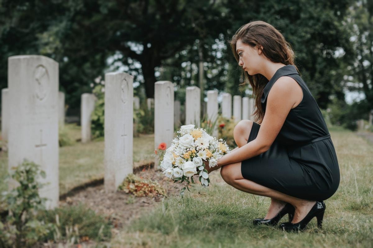 Read more about the article Dear Abby: A memorial is for paying your last respects, but I have no respect for him