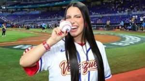 Read more about the article Zhamira Zambrano throws one of the worst celebrity first pitches ever, Mayor Frey dancing & Mendoza is ready